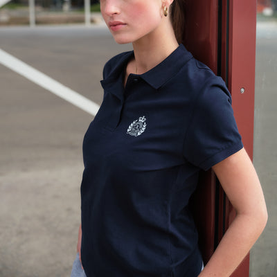 Her polo